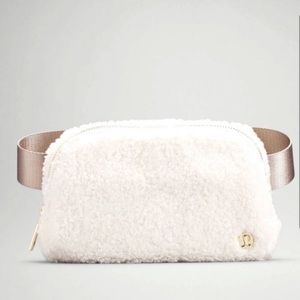NWT lululemon everywhere belt bag fleece
